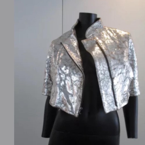 New with tags out of this world silver leather cropped jacket by Gary Graham. - Picture 3 of 4